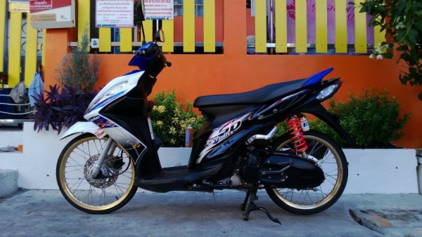 SKYDRIVE ล้อทอง 17 นํ้าเงินขาว 2012 อยากได้เท่าไหร่บอกขายได้ขาย