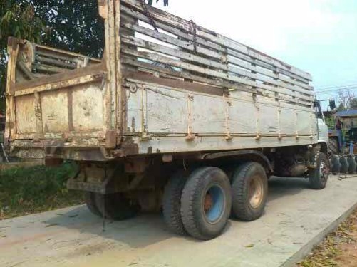 ขายรถบรรทุก 10 ดั้ม HINO 227 เครื่อง EM 100 เดิมๆ 220 แรงกะบะไม้ชลบุรียางดีคัทซีสวยเครื่องดีทะเบียนเต็ม