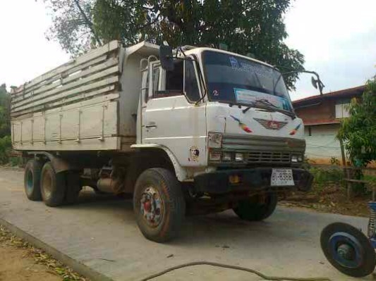 ขายรถบรรทุก 10 ดั้ม HINO 227 เครื่อง EM 100 เดิมๆ 220 แรงกะบะไม้ชลบุรียางดีคัทซีสวยเครื่องดีทะเบียนเต็ม