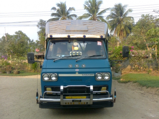 ขายหกล้อโดยสาร รุ่น nissan caball