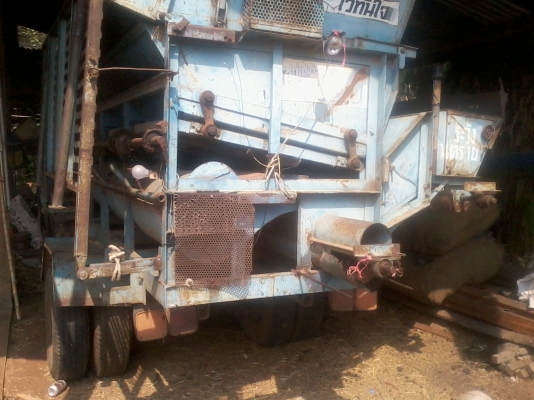 ขายรถนวดข้าว จัมโบ้9999 เครื่องแดง eh 700 165 แรง