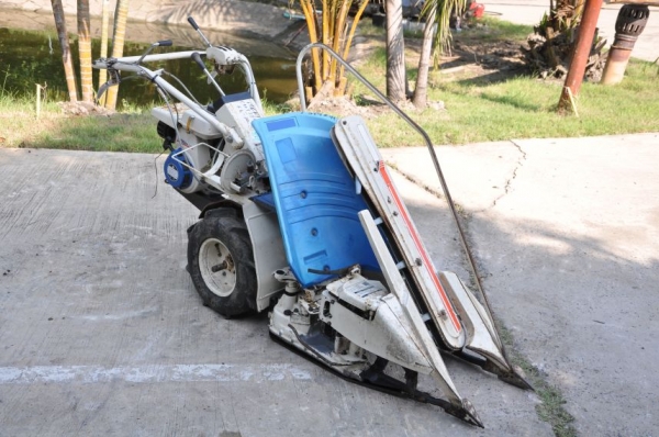 ขายรถเกี่ยวข้าว(เดินตาม) ISEKI สภาพสวยเดิมจากญี่ปุ่น ขายถูก17,000บาทเท่านั้น!!