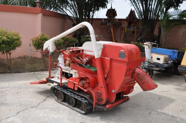 ขายรถ นวดข้าว(เมล็ดพันธ์)ต่างๆ ตีนตะขาบMITSUBISHI สภาพสวยเดิมจากญี่ปุ่น ขายถูก35,000บาท!!