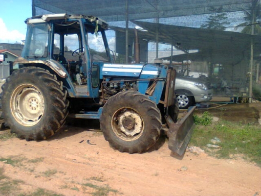 FORD 6610 2 เพลาZFพร้อมใช้อุปกรณ์ดันหน้าผาน7ที่ตัดหญ้า