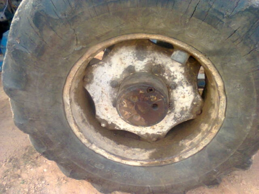 FORD 6610 2 เพลาZFพร้อมใช้อุปกรณ์ดันหน้าผาน7ที่ตัดหญ้า