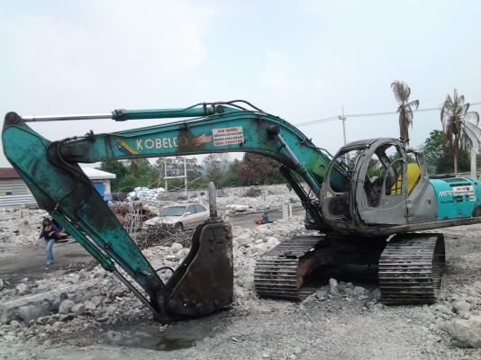 ขายด่วน!! KOBELCO SK200 -5   ตามสภาพ  สนใจติดต่อ ญาดา 082-4487788