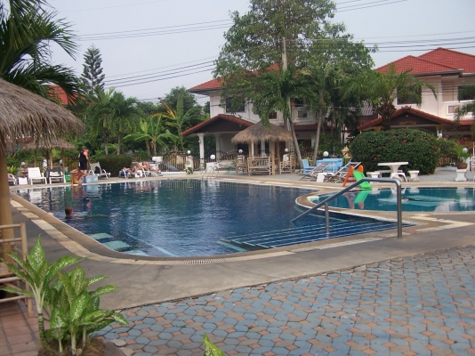 ขายกิจการ ร้านอาหาร บาร์ และสระว่ายน้ำ  ตั้งอยู่ที่พัทยาใต้ ชลบุรี
