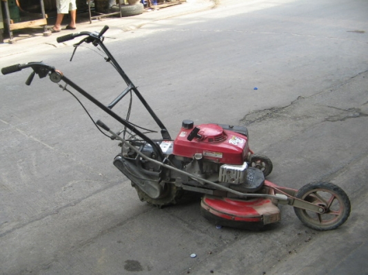 ขาย รถตัดหญ้าเดินตาม ยี่ห้อ Honda ใบตัด2ใบในตัว เครื่องติดสภาพพร้อมใช้งาน นำเข้าญี่ปุ่น ราคา 9,500