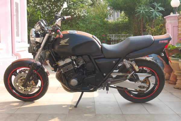 --ขาย CB400 ดำด้านขาดส้ม พร้อมท่อสูตรยางเต็ม สภาพสวยๆๆ<<สรรพสามิต>>--