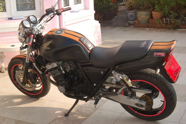 --ขาย CB400 ดำด้านขาดส้ม พร้อมท่อสูตรยางเต็ม สภาพสวยๆๆ<<สรรพสามิต>>--