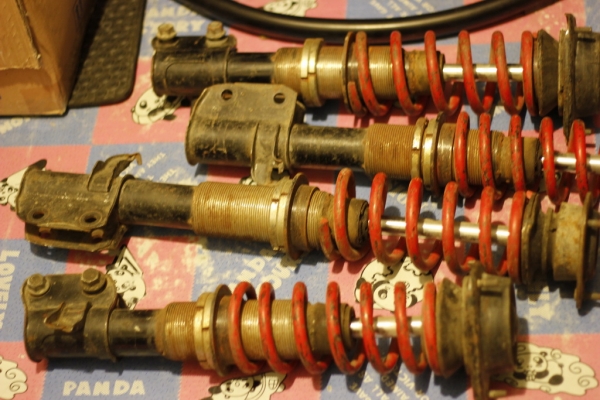 โช๊ค สตรัท  4 ต้น พร้อมสปริง เบ้าโช๊ค ครบ ครบ