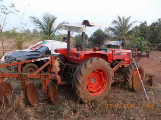 ขายเหมาสองคันรถบรรทุกแบคโคร และ รถไถคูโบต้า M 50000 su