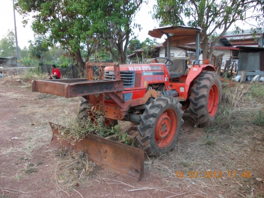 ขายเหมาสองคันรถบรรทุกแบคโคร และ รถไถคูโบต้า M 50000 su