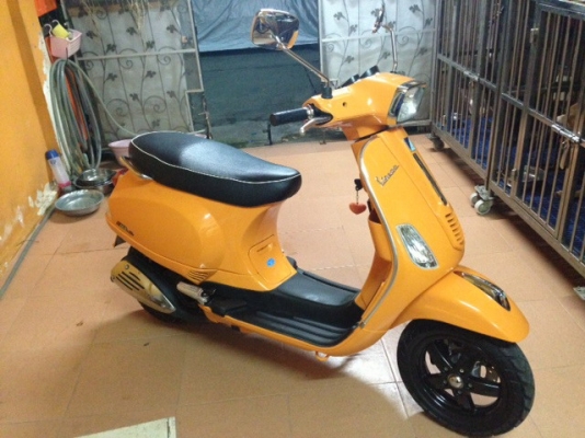 ขาย VESPA S150IE สีส้ม ใหม่่ๆ สภาพป้ายแดง 2พันโล พร้อมโอน