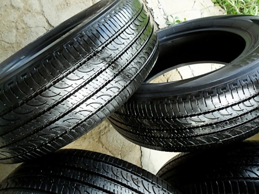 ยางขอบ17 โยโกฮาม่า 225-65-R17ลงพื้นปี15 (4เส้น 4,900)ดอกเพียบ