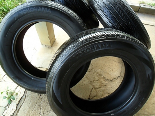 ยางขอบ17 โยโกฮาม่า 225-65-R17ลงพื้นปี15 (4เส้น 4,900)ดอกเพียบ