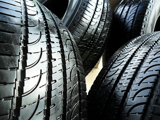 ยางขอบ17 โยโกฮาม่า 225-65-R17ลงพื้นปี15 (4เส้น 4,900)ดอกเพียบ