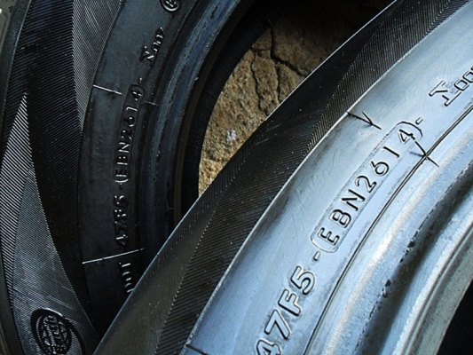 ยางขอบ17 โยโกฮาม่า 225-65-R17ลงพื้นปี15 (4เส้น 4,900)ดอกเพียบ