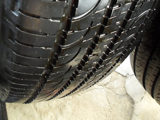 ยางขอบ17 โยโกฮาม่า 225-65-R17ลงพื้นปี15 (4เส้น 4,900)ดอกเพียบ