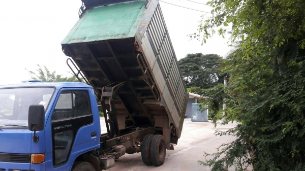 ขายด่วน หกล้อ ISUZU NPR ดั้มประกอบคอกเกษตรเครื่อง130แรง เฟืองท้ายFหน้าF คัชชีสวย ยางพร้อมใช้งาน เอกสารเล่มทะเบียน