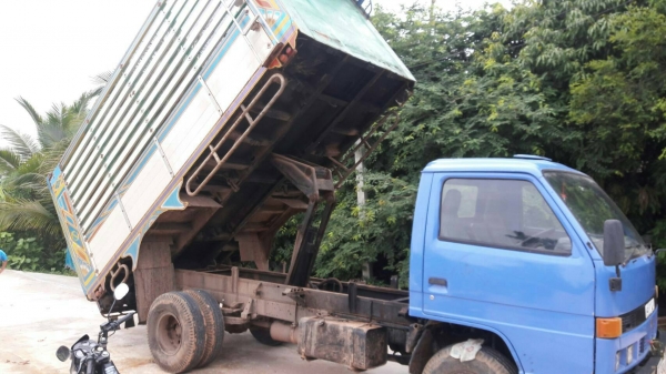 ขายด่วน หกล้อ ISUZU NPR ดั้มประกอบคอกเกษตรเครื่อง130แรง เฟืองท้ายFหน้าF คัชชีสวย ยางพร้อมใช้งาน เอกสารเล่มทะเบียน