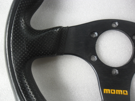 พวงมาลัย momo