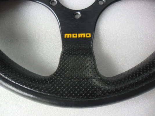 พวงมาลัย momo