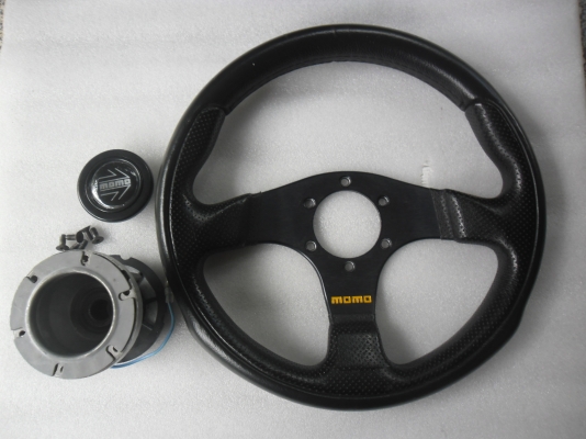 พวงมาลัย momo