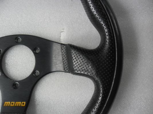 พวงมาลัย momo