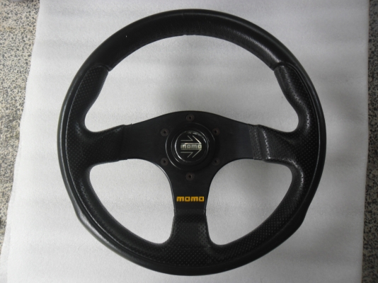 พวงมาลัย momo