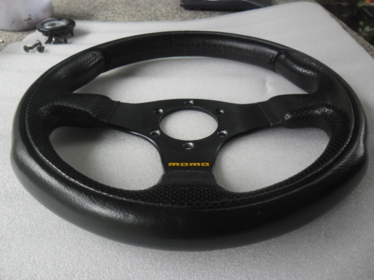 พวงมาลัย momo