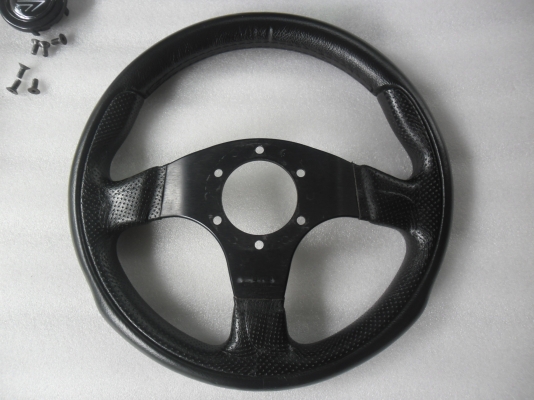 พวงมาลัย momo