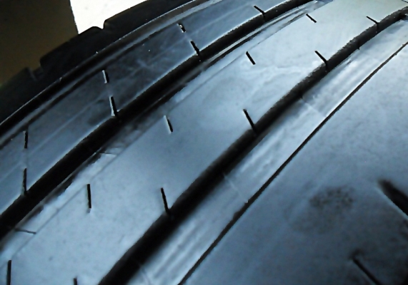 ยางขอบ17  มิชลิน 215-45-R17ลงพื้นปี15 (4เส้น4,800)