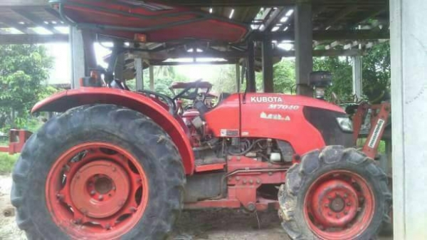 ขาย 395,000 Kubota M 7040  อุปกร ดันหน้า หางห้า   เครื่องดีรถพร้อมใช้ หางไม่ตกเกียร์ไม่ดัง เอกสารเล่มทะเบียน ปี53 รถอยู่ อุดร 090-772-3710 090-772-3708
