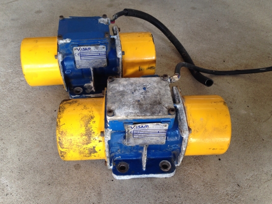 ขายมอเตอร์สั่น-เขย่า Visam made in Italy ขนาด 1/3HP. 380V สภาพสวยเดิมๆ วิ่งนิ่มสั่นแรง พร้อมใช้งาน มี 2ตัวครับ ขายมอเตอร์สั่น-เขย่า Visam made in Italy ขนาด 1/3HP. 380V สภาพสวยเดิมๆ วิ่งนิ่มสั่นแรง พร้อมใช้งาน มี 2ตัวครับ