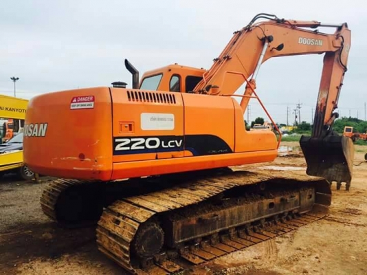 ขาย 1,050,000 DOOSAN 220LCV  เครื่องดี ปั๊มแรง ช่วงล่างเต็ม รถพร้อมใช้ เอกสารเล่มทะเบียน รถสวยพร้อมใช้   รถอยู่ จ.ปทุมธานี  090-772-3710 090-772-3708