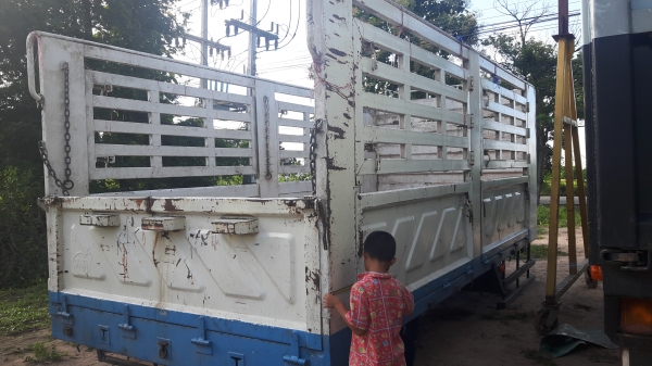 ขายครับ..กระบะล่อง สามมิตรแท้ๆ 5.65 เมตร