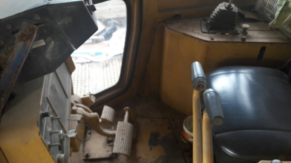 ขายรถแทรกเตอร์ CAT D6H SERIES II รถสวยมาก เอกสารเล่มท   ะเบียน ตู้เก๋ง มีแอร์ เกรยร์ท๊อค ตีน   ไก่  ช่วงล้าง 90\% ราคา.1350000 ต่อรอง