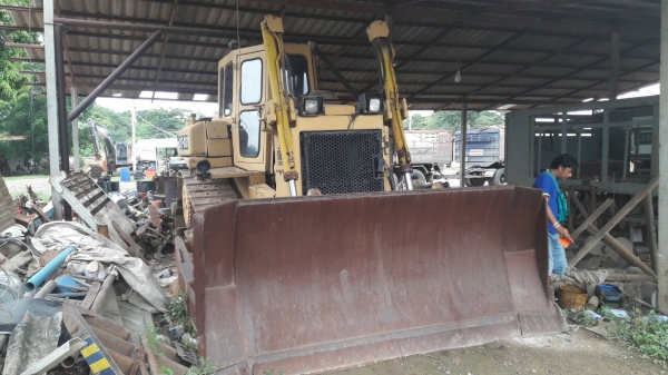 ขายรถแทรกเตอร์ CAT D6H SERIES II รถสวยมาก เอกสารเล่มท   ะเบียน ตู้เก๋ง มีแอร์ เกรยร์ท๊อค ตีน   ไก่  ช่วงล้าง 90\% ราคา.1350000 ต่อรอง