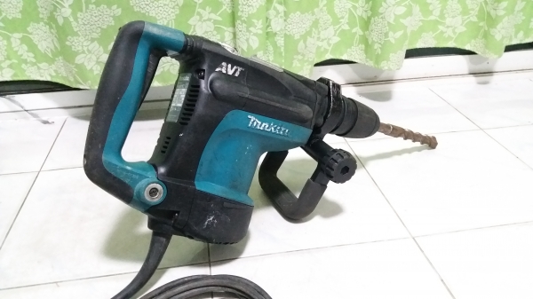 สว่านและสกัดระบบโรตารี่ makita มีระบบAVTลดและสั่นสะเทือน