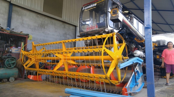 ขายรถเกี่ยวตู้แอร์ใหม่