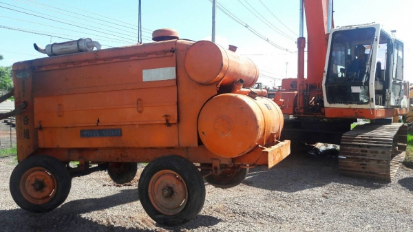 ลูกค้ามารอรับแต่เช้าครับ เรา tractor-backhoe ก็จัดส่งให้ ปั้มลม สำหรับเจาะน้ำบาดาล ไปสกลนคร ลูกค้ามารอรับแต่เช้าครับ เรา tractor-backhoe ก็จัดส่งให้ ปั้มลม สำหรับเจาะน้ำบาดาล ไปสกลนคร