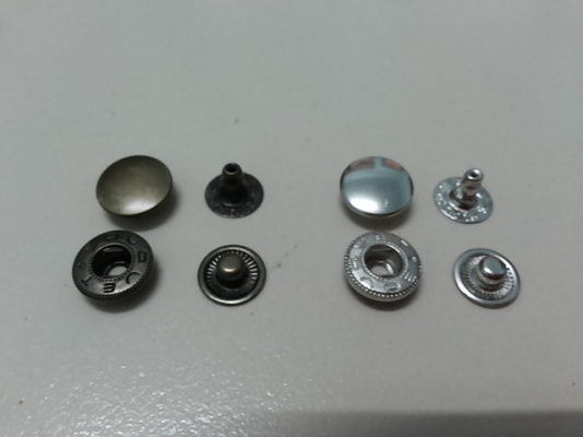 ชุดตอกกระดุมแป๊ก พร้อมกระดุมแป๊ก 50 ชุด ซื้อติดบ้านไว้เลยครับ