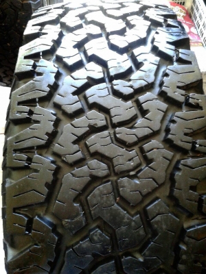 ขายยาง BF All 285/75/16 ปี12กับ13 สภาพติดหนวด ขายยาง BF All 285/75/16 ปี12กับ13 สภาพติดหนวด