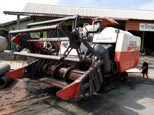 ลดราคาแล้วครับ 405000 บาทขายรถเกี่ยวข้าวคูโบต้าDC 70 เล่มทะเบียน พร้อมใช้ 1800 ชม พ่อค้าตัดราคาได้ ลดราคาแล้วครับ 405000 บาทขายรถเกี่ยวข้าวคูโบต้าDC 70 เล่มทะเบียน พร้อมใช้ 1800 ชม พ่อค้าตัดราคาได้