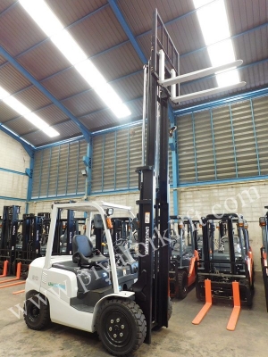จำหน่ายรถ Forklift UNICARRIERS FD30T4 ใหม่ป้ายแดง