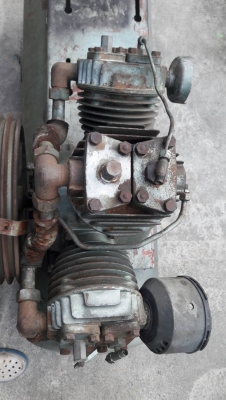 เครื่องปั๊มลม IWATA MINICON ขนาด 230 ลิตร