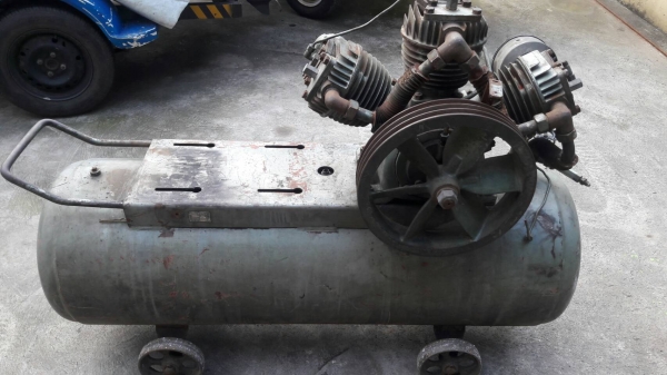 เครื่องปั๊มลม IWATA MINICON ขนาด 230 ลิตร