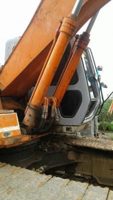 Ex200-2 ช่วงล่างเต็ม ติดเมกะปั๊มแล้ว พร้อมลุย