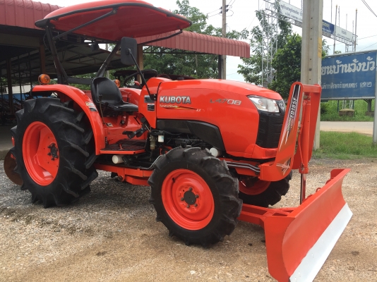ขายรถไถคูโบต้า L4708  สวยๆเดิมๆ ใช้งานน้อยมาก เล่มทะเบียนพร้อม ขายพร้อมอุปกรณ์ใบมีดดันดินหน้าและโลเตอร์รีตรางช้าง ราคา 478,000 บาท สนใจติดต่อ